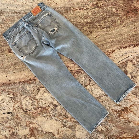 Levi's 501 Button Fly Medium Wash 100% Cotton Perfectly Broken In & Distressed!! - Picture 5 of 16